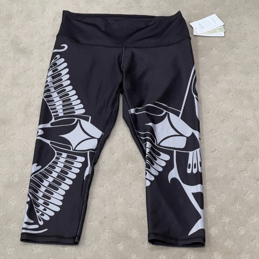 Nominou cropped leggings NWT (indigenous design)
